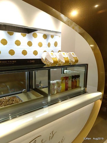 Store of GOLD MENCHI，Japanese fried meat pie＆ bubble tea , food court, Elite department store,  SJKen , Aug 23, 2019, Taipei, Taiwan