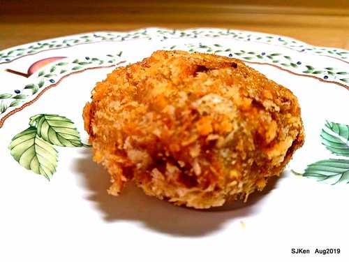 GOLD MENCHI，Japanese fried meat pie＆ bubble tea , food court, Elite department store,  SJKen , Aug 23, 2019, Taipei, Taiwan
