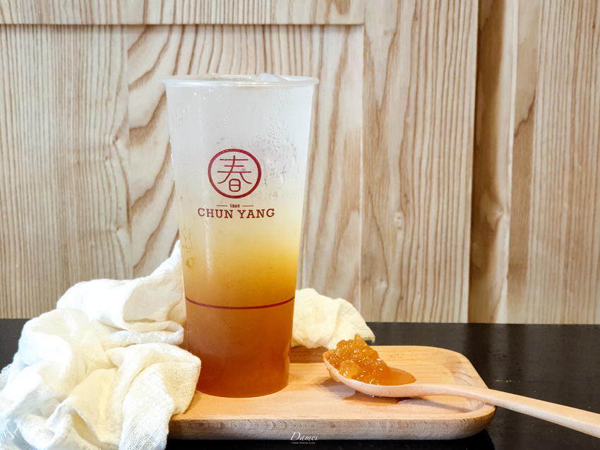 高雄左營｜春陽茶事-復古元素結合創新茶品，鳳梨尬烏龍香甜滋味