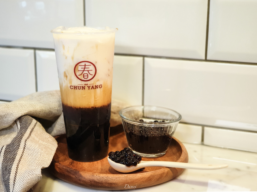 高雄左營｜春陽茶事-復古元素結合創新茶品，鳳梨尬烏龍香甜滋味