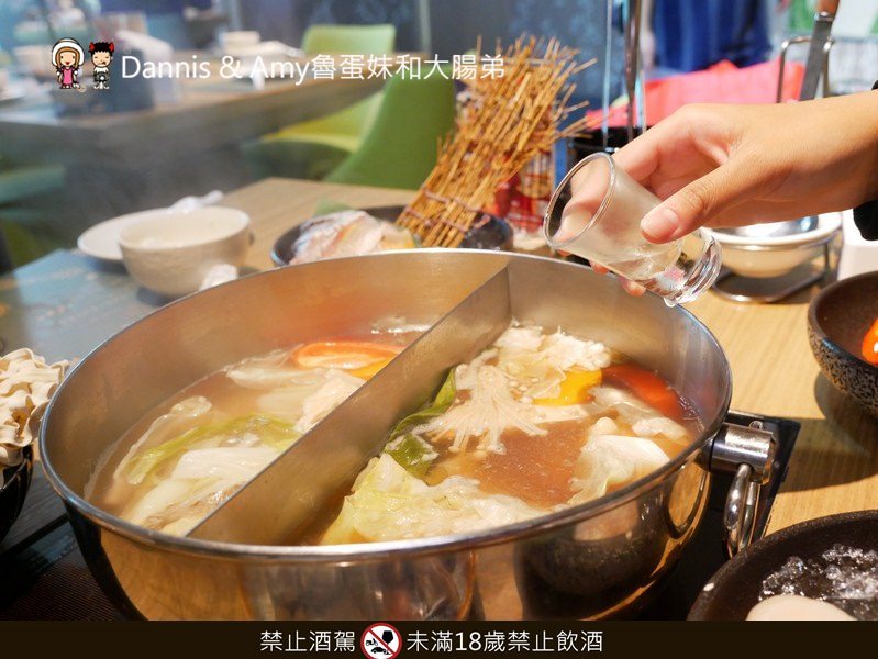 《台北松山美食》 Hi-Q褐藻生活館Hi-Q鱻食-全台第一家海藻創意美食主題餐廳。免費褐藻咖啡、褐藻紅茶、褐藻起士風味餅乾 ︱大人小孩吃一次就愛上(影片) 《台北松山美食》 Hi-Q褐藻生活館Hi-Q鱻食-全台第一家海藻創意美食主題餐廳。免費褐藻咖啡、褐藻紅茶、褐藻起士風味餅乾 ︱大人小孩吃一次就愛上(影片)