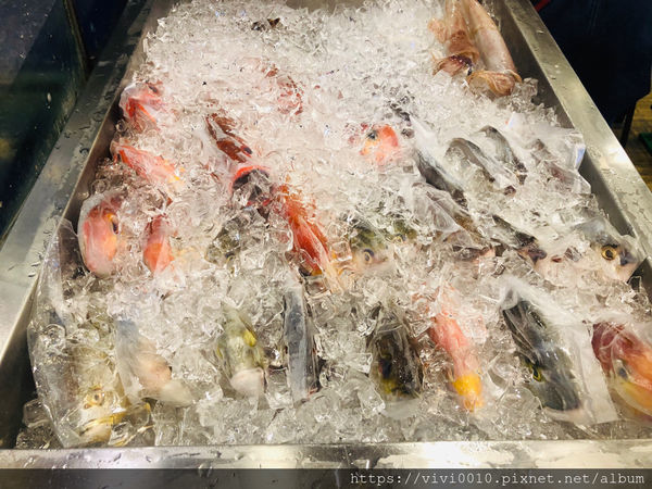 圓圓家愛吃貨-《台北美食》鑫客棧海鮮熱炒，聚餐小酌好去處