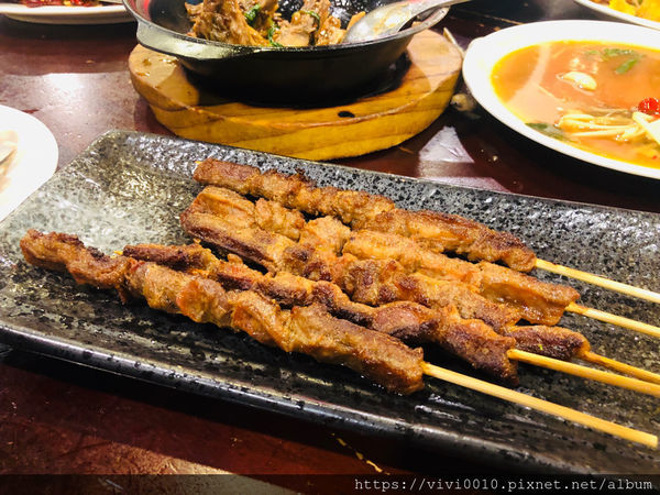 圓圓家愛吃貨-《台北美食》鑫客棧海鮮熱炒，聚餐小酌好去處