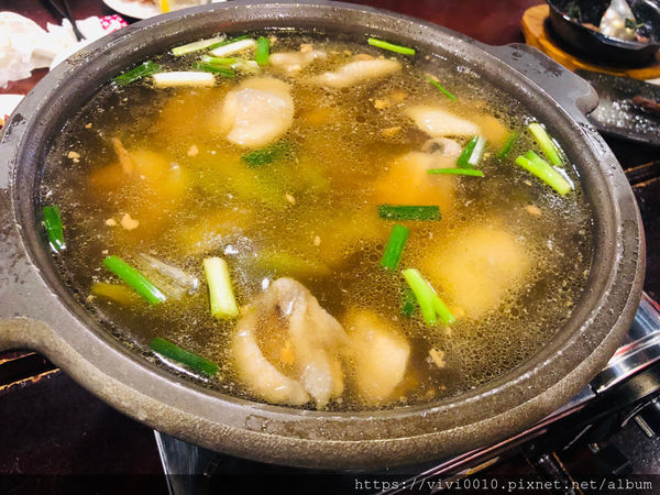 圓圓家愛吃貨-《台北美食》鑫客棧海鮮熱炒，聚餐小酌好去處
