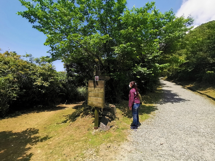 【新北市瑞芳景點】金瓜石地質公園~本山礦場外星石頭陣美拍，詭譎氣氛彷彿來到異次元空間 - 旅遊夜市趴趴走