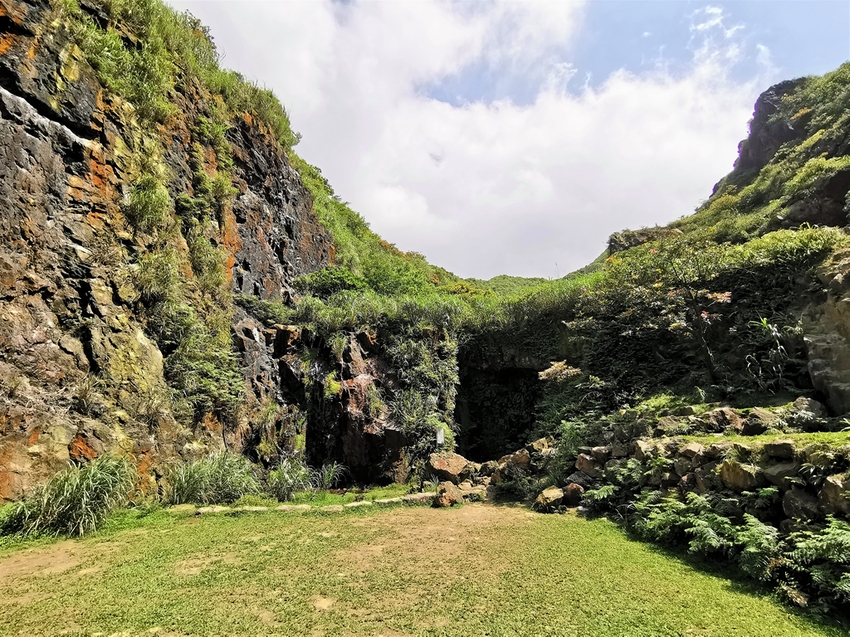 【新北市瑞芳景點】金瓜石地質公園~本山礦場外星石頭陣美拍，詭譎氣氛彷彿來到異次元空間 - 旅遊夜市趴趴走
