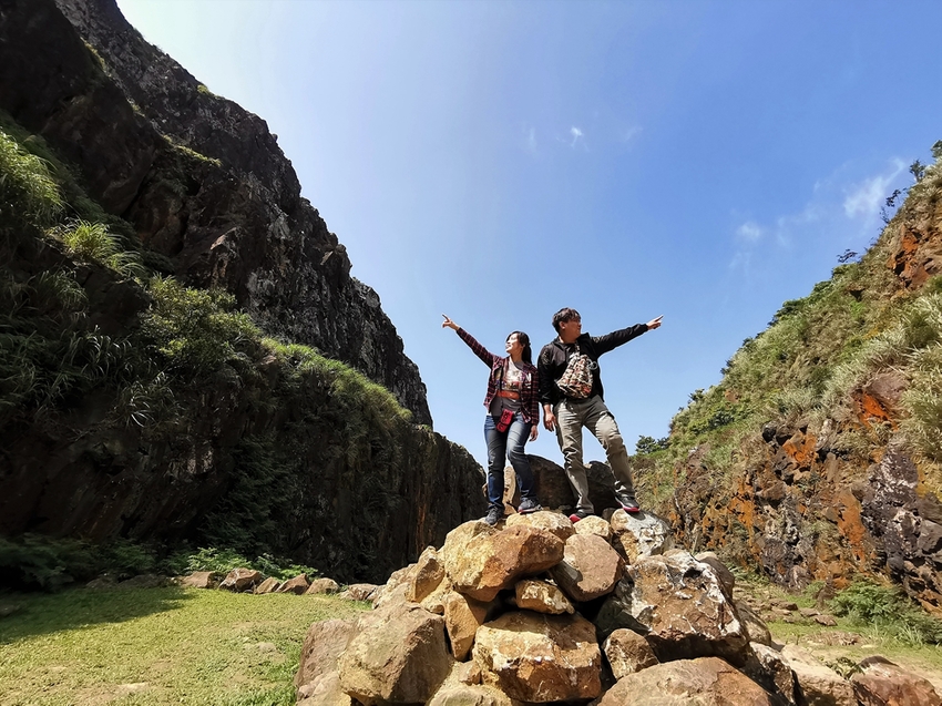 【新北市瑞芳景點】金瓜石地質公園~本山礦場外星石頭陣美拍，詭譎氣氛彷彿來到異次元空間 - 旅遊夜市趴趴走