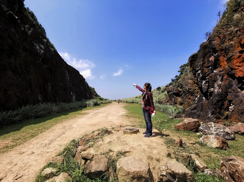 【新北市瑞芳景點】金瓜石地質公園~本山礦場外星石頭陣美拍，詭譎氣氛彷彿來到異次元空間 - 旅遊夜市趴趴走
