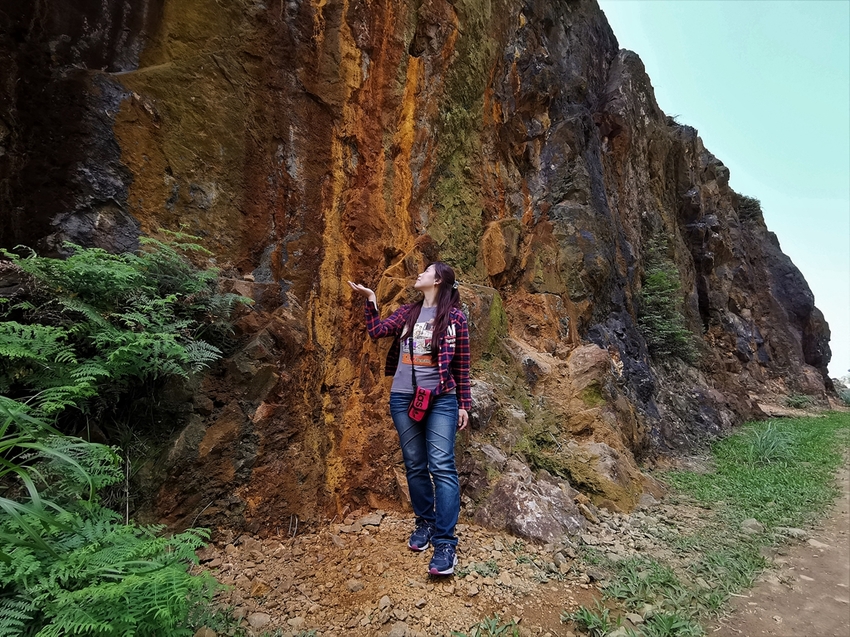 【新北市瑞芳景點】金瓜石地質公園~本山礦場外星石頭陣美拍，詭譎氣氛彷彿來到異次元空間 - 旅遊夜市趴趴走