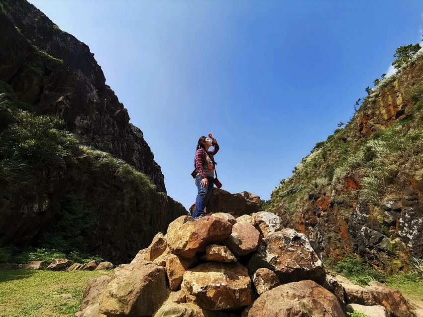 【新北市瑞芳景點】金瓜石地質公園~本山礦場外星石頭陣美拍，詭譎氣氛彷彿來到異次元空間 - 旅遊夜市趴趴走
