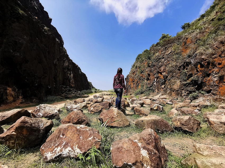 【新北市瑞芳景點】金瓜石地質公園~本山礦場外星石頭陣美拍，詭譎氣氛彷彿來到異次元空間 - 旅遊夜市趴趴走