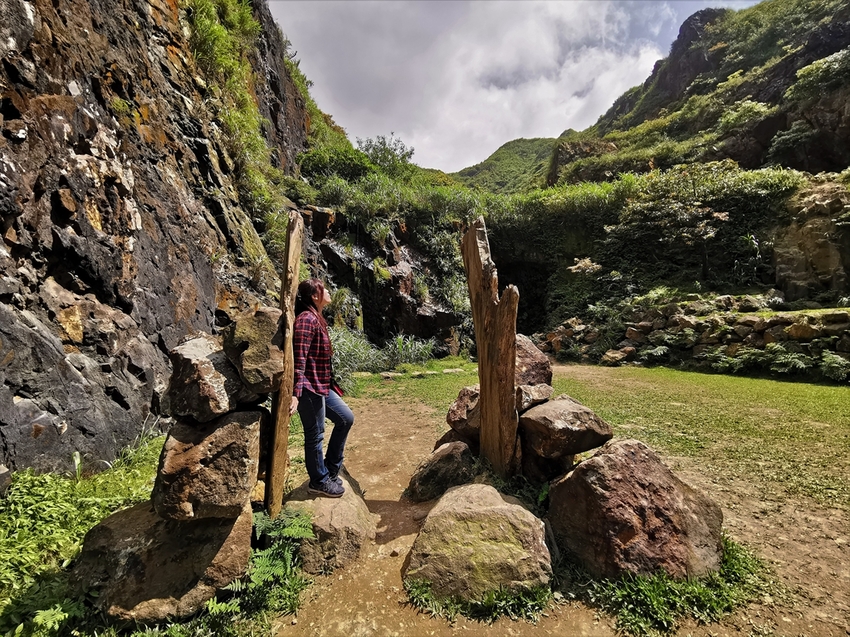 【新北市瑞芳景點】金瓜石地質公園~本山礦場外星石頭陣美拍，詭譎氣氛彷彿來到異次元空間 - 旅遊夜市趴趴走