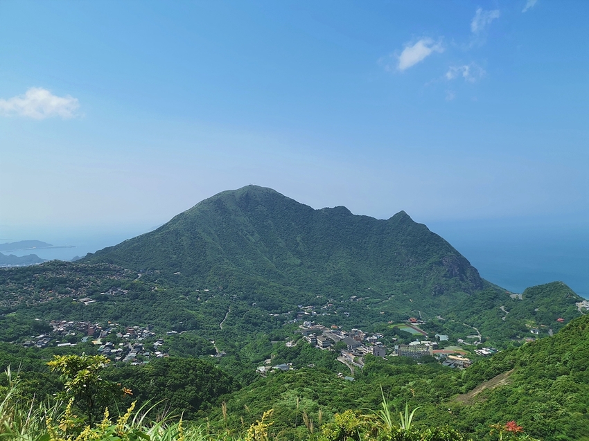 【新北市瑞芳景點】金瓜石地質公園~本山礦場外星石頭陣美拍，詭譎氣氛彷彿來到異次元空間 - 旅遊夜市趴趴走