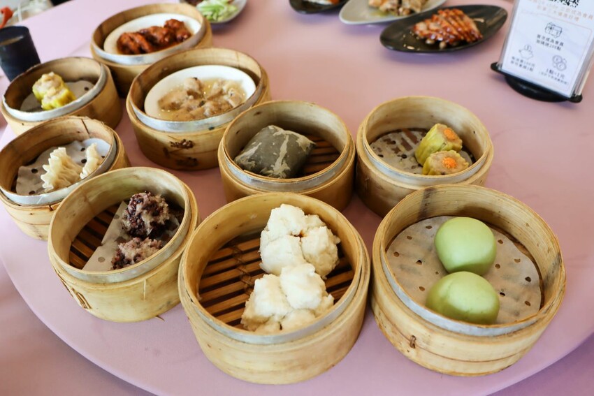 桃園吃到飽-超過數十道餐點通通都能無限續點，可愛的機器人幫你送餐!