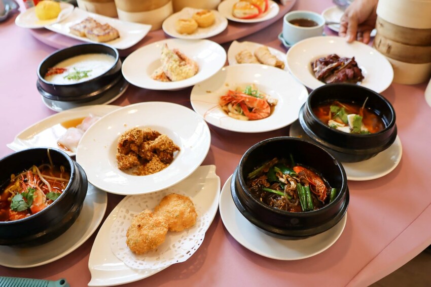 桃園吃到飽-超過數十道餐點通通都能無限續點，可愛的機器人幫你送餐!