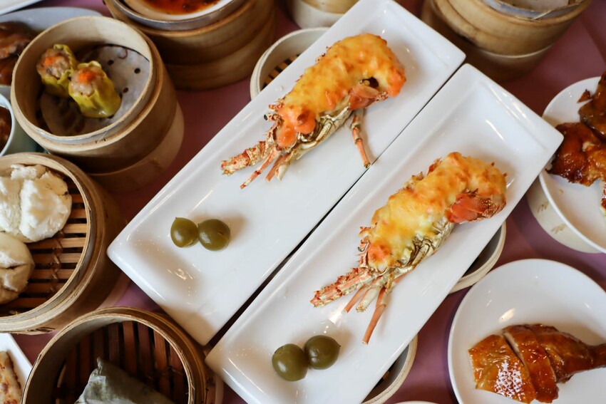 桃園吃到飽-超過數十道餐點通通都能無限續點，可愛的機器人幫你送餐!