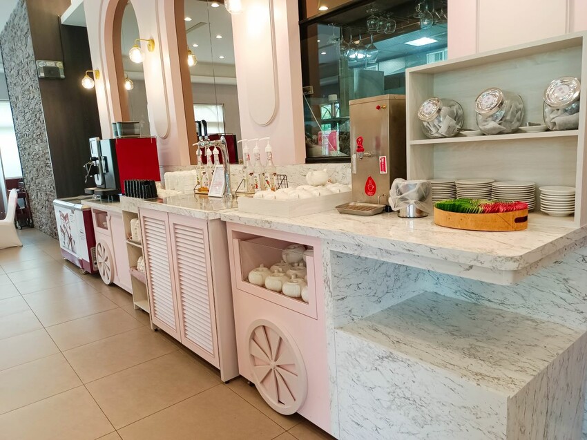 桃園吃到飽-超過數十道餐點通通都能無限續點，可愛的機器人幫你送餐!