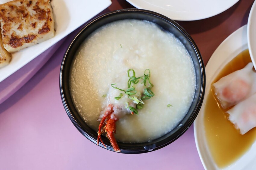 桃園吃到飽-超過數十道餐點通通都能無限續點，可愛的機器人幫你送餐!