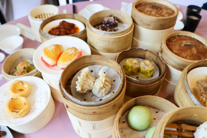 桃園吃到飽-超過數十道餐點通通都能無限續點，可愛的機器人幫你送餐!