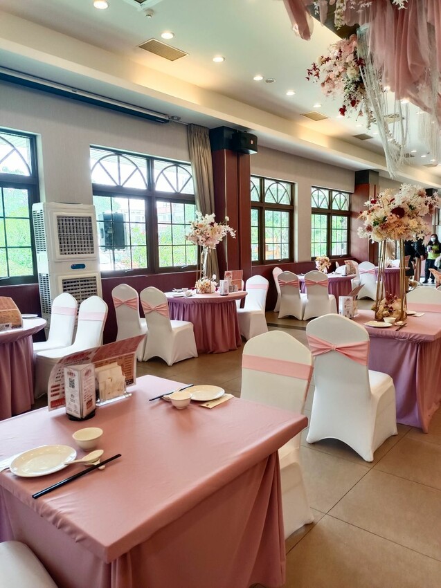 桃園吃到飽-超過數十道餐點通通都能無限續點，可愛的機器人幫你送餐!