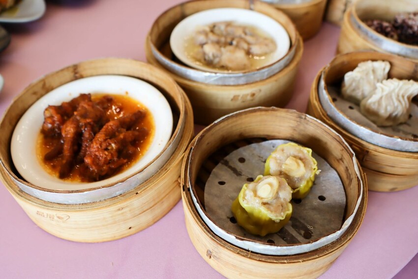 桃園吃到飽-超過數十道餐點通通都能無限續點，可愛的機器人幫你送餐!