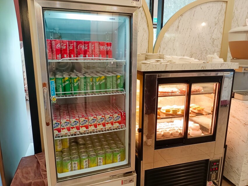 桃園吃到飽-超過數十道餐點通通都能無限續點，可愛的機器人幫你送餐!