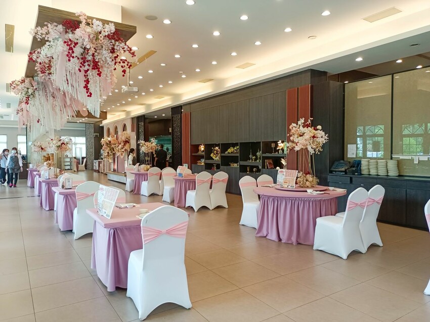 桃園吃到飽-超過數十道餐點通通都能無限續點，可愛的機器人幫你送餐!