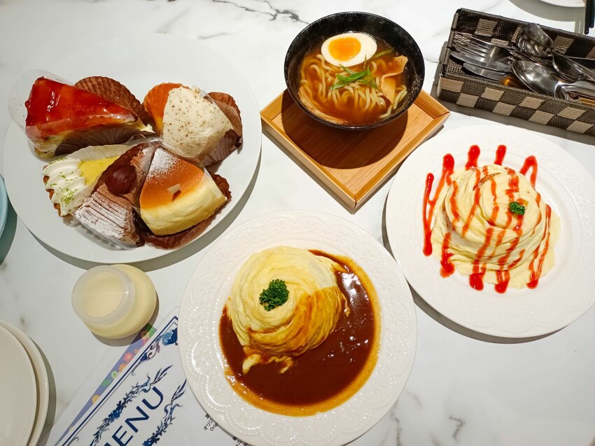 桃園吃到飽-超過數十道餐點通通都能無限續點，可愛的機器人幫你送餐!