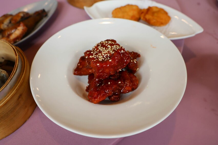 桃園吃到飽-超過數十道餐點通通都能無限續點，可愛的機器人幫你送餐!