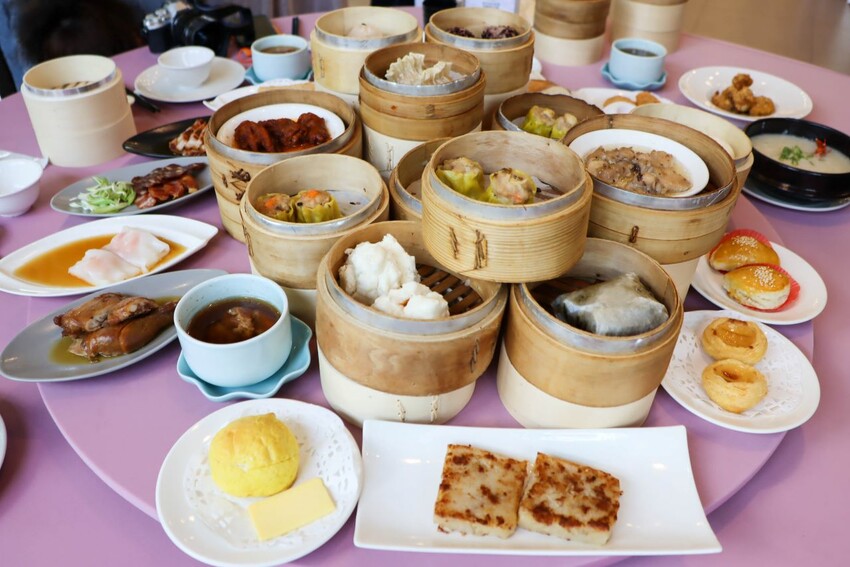 桃園吃到飽-超過數十道餐點通通都能無限續點，可愛的機器人幫你送餐!