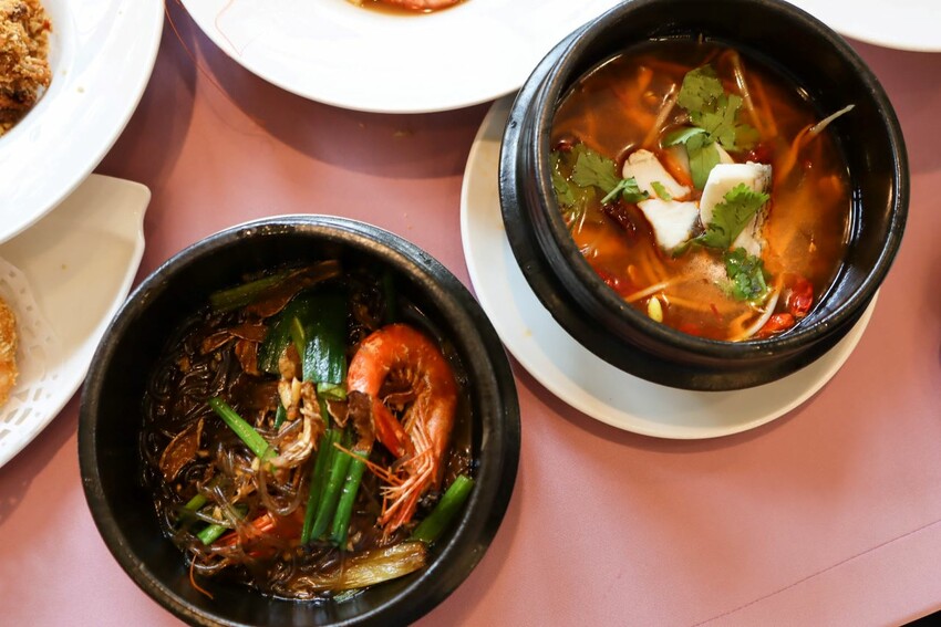 桃園吃到飽-超過數十道餐點通通都能無限續點，可愛的機器人幫你送餐!