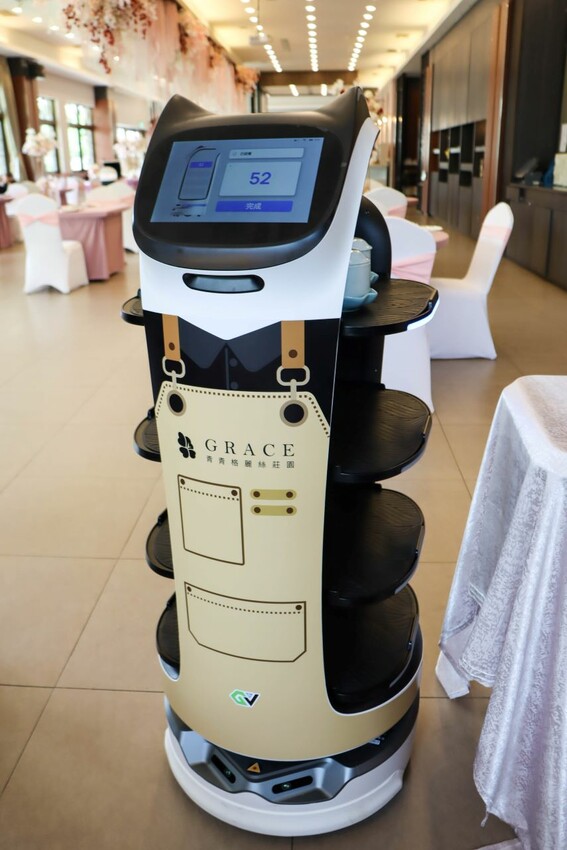 桃園吃到飽-超過數十道餐點通通都能無限續點，可愛的機器人幫你送餐!