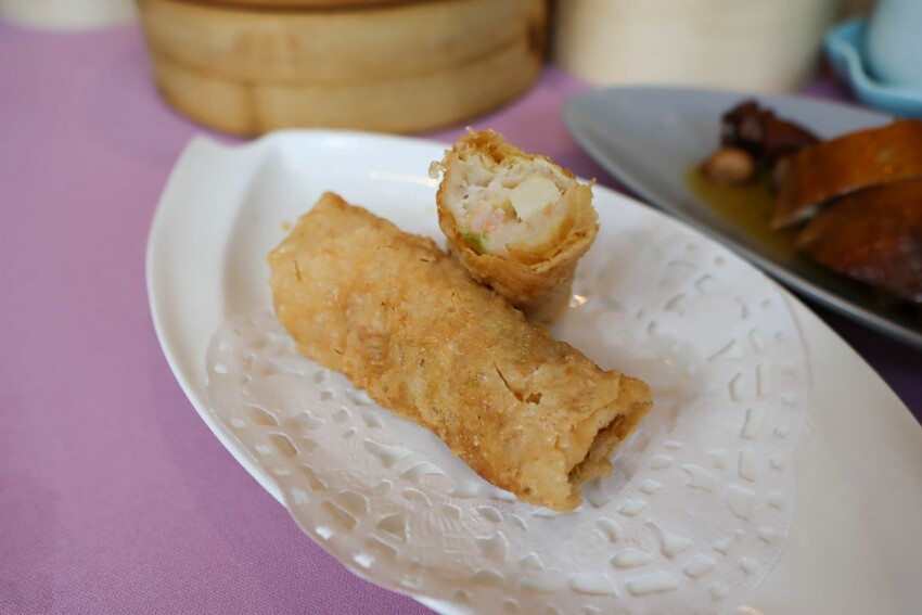 桃園吃到飽-超過數十道餐點通通都能無限續點，可愛的機器人幫你送餐!