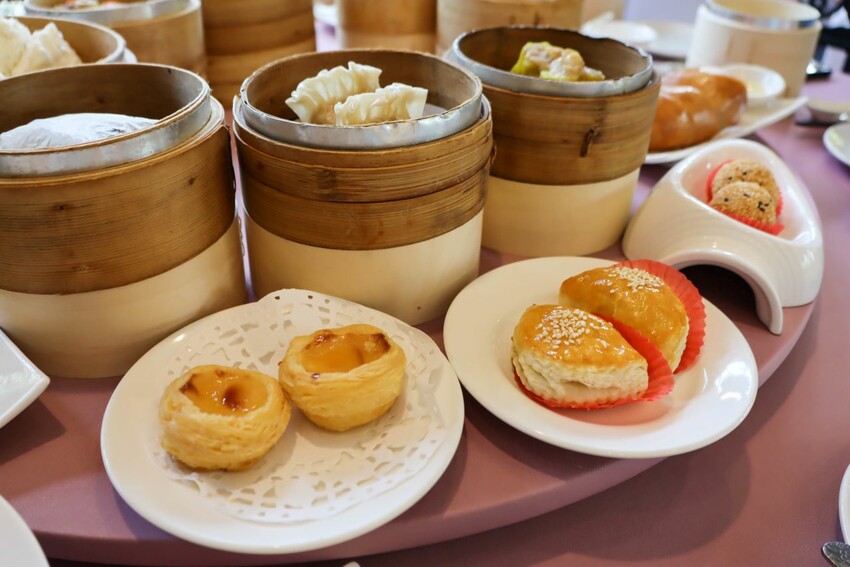 桃園吃到飽-超過數十道餐點通通都能無限續點，可愛的機器人幫你送餐!