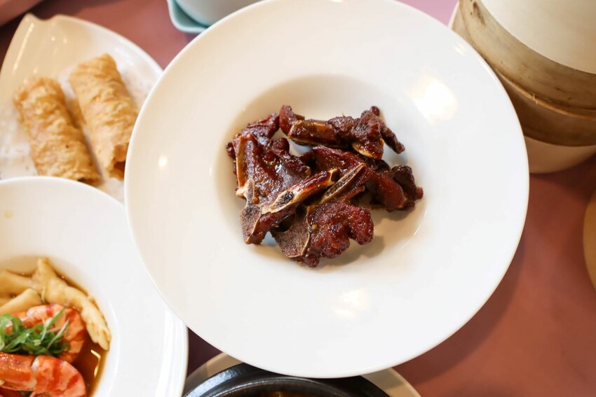 桃園吃到飽-超過數十道餐點通通都能無限續點，可愛的機器人幫你送餐!