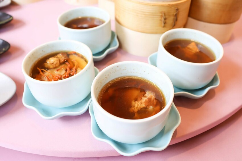 桃園吃到飽-超過數十道餐點通通都能無限續點，可愛的機器人幫你送餐!