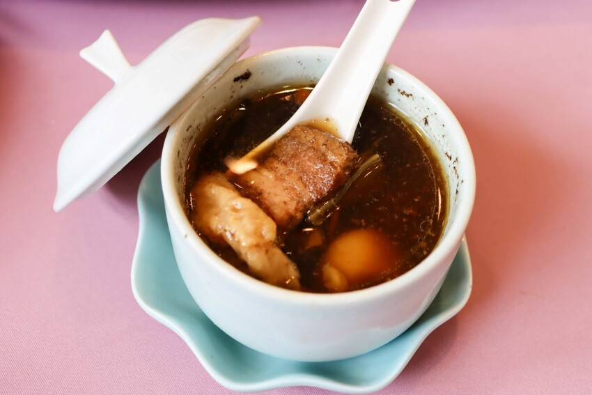 桃園吃到飽-超過數十道餐點通通都能無限續點，可愛的機器人幫你送餐!