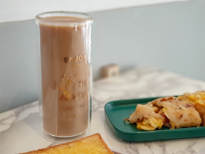 高雄新興｜厚，TEL 手作早餐-文青早餐店，鹹蛋加入傳統蛋餅中