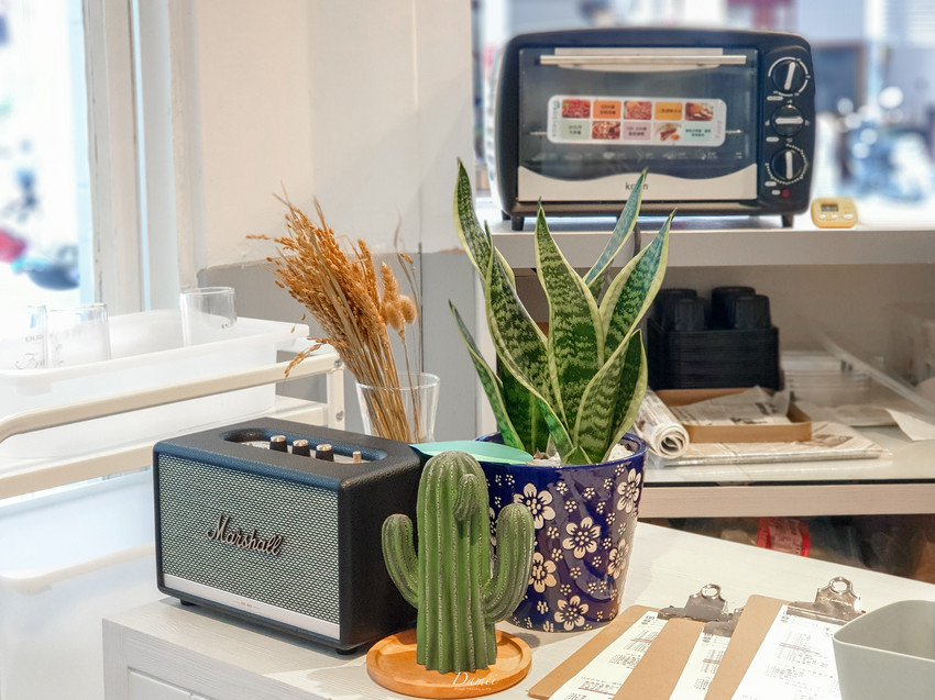 高雄新興｜厚，TEL 手作早餐-文青早餐店，鹹蛋加入傳統蛋餅中