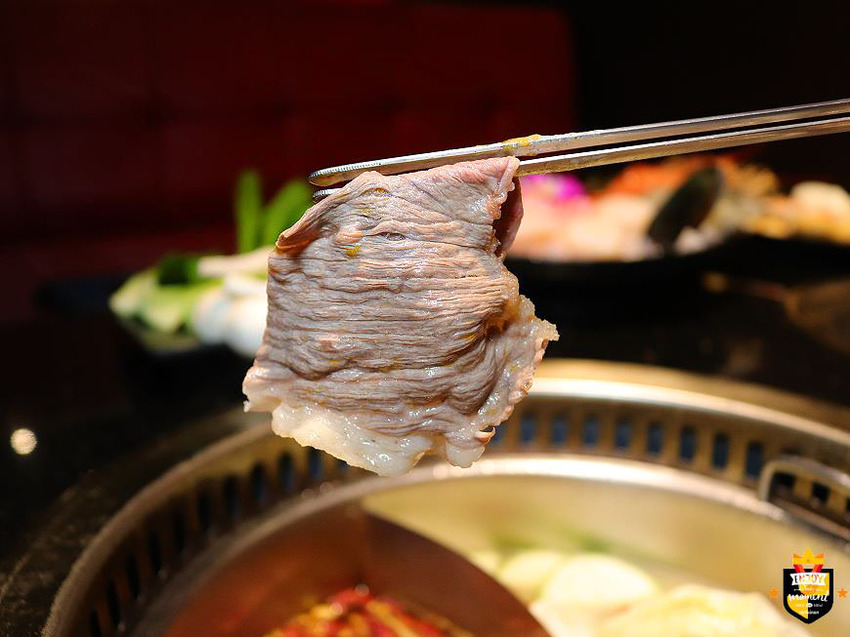 台南火鍋吃到飽／哈根達斯杯冰與雪糕無限供應／三、四月期間限定「哈根達斯雪糕」新上市／三月底前每日限量10組免費送烤肉／中南部唯一火烤兩吃門市／嚴選頂級海陸食材