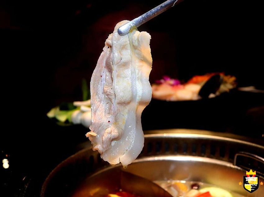 台南火鍋吃到飽／哈根達斯杯冰與雪糕無限供應／三、四月期間限定「哈根達斯雪糕」新上市／三月底前每日限量10組免費送烤肉／中南部唯一火烤兩吃門市／嚴選頂級海陸食材