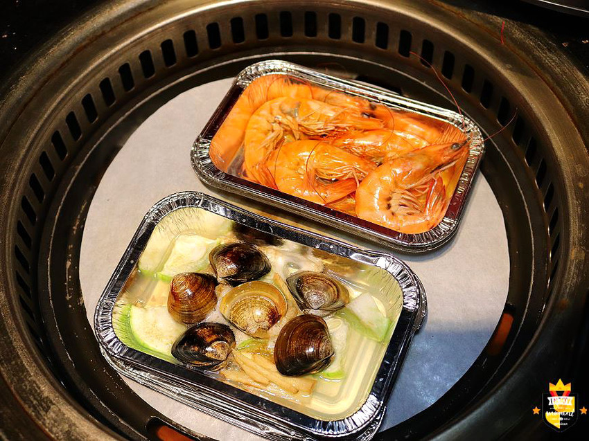 台南火鍋吃到飽／哈根達斯杯冰與雪糕無限供應／三、四月期間限定「哈根達斯雪糕」新上市／三月底前每日限量10組免費送烤肉／中南部唯一火烤兩吃門市／嚴選頂級海陸食材