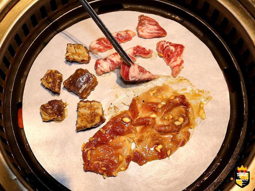 台南火鍋吃到飽／哈根達斯杯冰與雪糕無限供應／三、四月期間限定「哈根達斯雪糕」新上市／三月底前每日限量10組免費送烤肉／中南部唯一火烤兩吃門市／嚴選頂級海陸食材