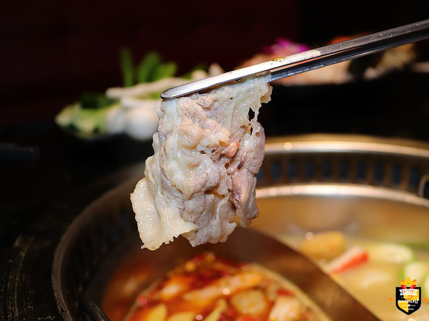 台南火鍋吃到飽／哈根達斯杯冰與雪糕無限供應／三、四月期間限定「哈根達斯雪糕」新上市／三月底前每日限量10組免費送烤肉／中南部唯一火烤兩吃門市／嚴選頂級海陸食材