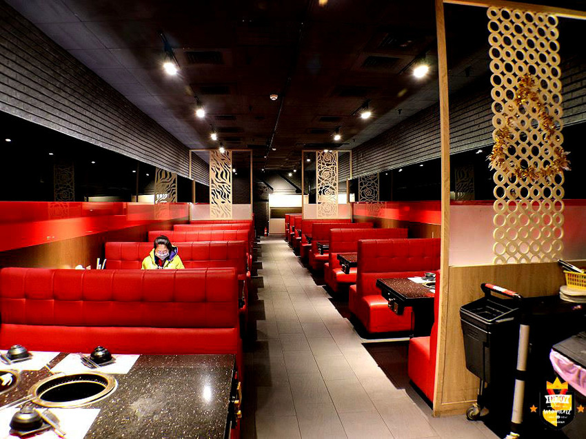 台南火鍋吃到飽／哈根達斯杯冰與雪糕無限供應／三、四月期間限定「哈根達斯雪糕」新上市／三月底前每日限量10組免費送烤肉／中南部唯一火烤兩吃門市／嚴選頂級海陸食材