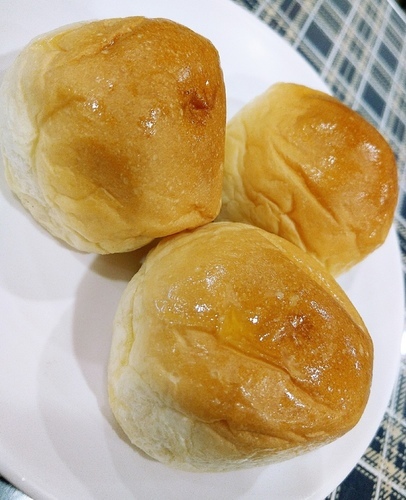 【蘆洲。牛排館】CP值高的平價牛排館-小牛屋。牛排館 /奶油餐包吃得出簡單的幸福