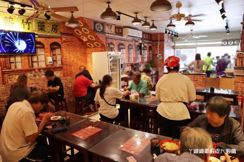 新竹美食小吃|湖口阿梅姐來新竹市區了!結合湖口老街懷舊復古拍照打卡風的古早味銅板美食