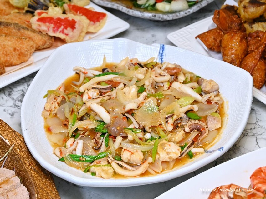 台中市東區羽笠食事|母親節桌菜、台中中區日式聚餐推薦,不只日本料理好吃,桌菜也非常有特色,還有專屬豪華大包廂