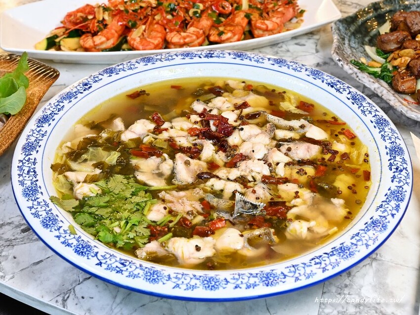 台中市東區羽笠食事|母親節桌菜、台中中區日式聚餐推薦,不只日本料理好吃,桌菜也非常有特色,還有專屬豪華大包廂