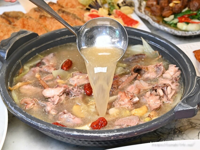 台中市東區羽笠食事|母親節桌菜、台中中區日式聚餐推薦,不只日本料理好吃,桌菜也非常有特色,還有專屬豪華大包廂